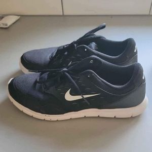 Nike women's running shoes 9.5